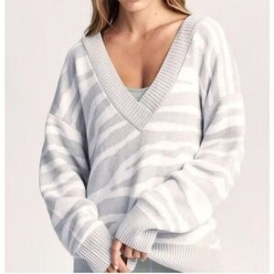 Small Varley Calvert Gray White Zebra Print Merino Wool Blend V-neck Pullover